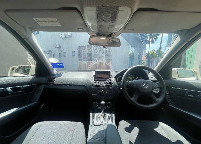 mercedes-benz-c200-cgi-blueefcyloan-kedai-big-3