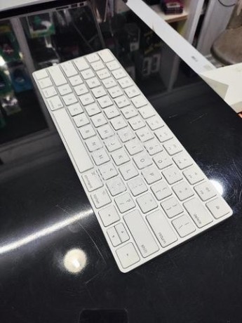 apple-original-magic-2-rechargeable-keyboardused-big-1